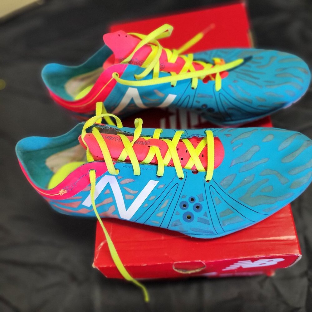 New Balance Womens Sneaker/Cleats US size 8